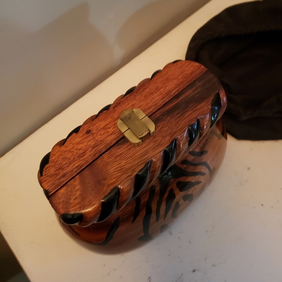 Timmy Woods of Beverly Hills Rare Hand Carved Tiger Striped Wooden Purse - Picture 6 of 8